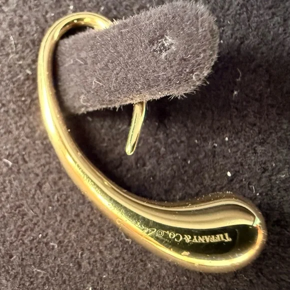 Tiffany & Co. Elegant Gold Drop Earrings - Picture 4 of 13